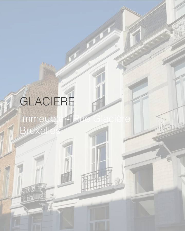 Façade rénovée de l'immeuble rue Glacière, Bruxelles